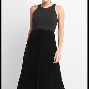 Gap- Black velvet midi dress